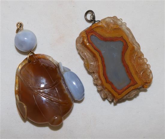 Two Chinese chalcedony pendants, 19th/20th century, 5.8cm